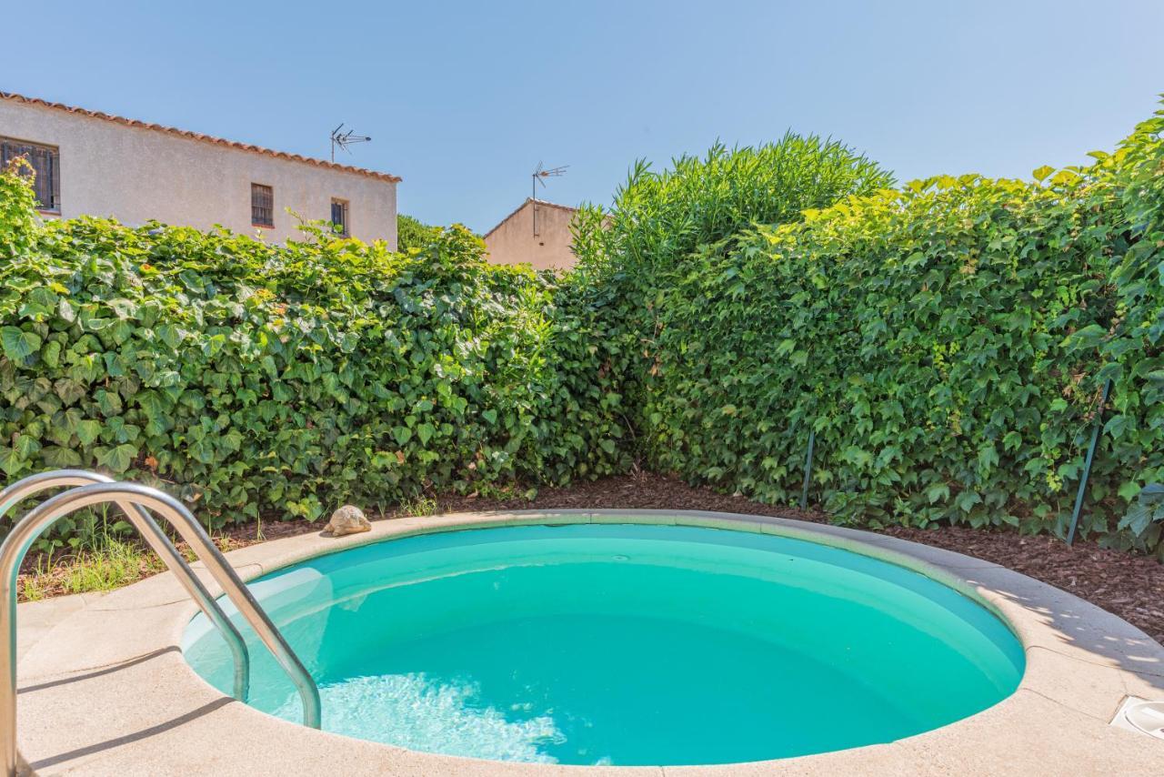 Maison Cosy Avec Petite Piscine Сикс-Фор-ле-Плаж Екстериор снимка